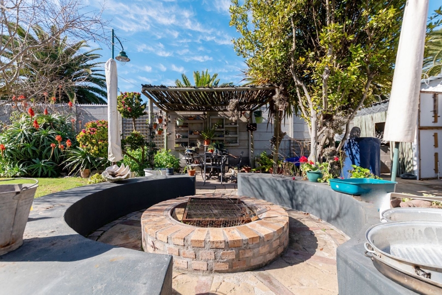 3 Bedroom Property for Sale in Middedorp Western Cape
